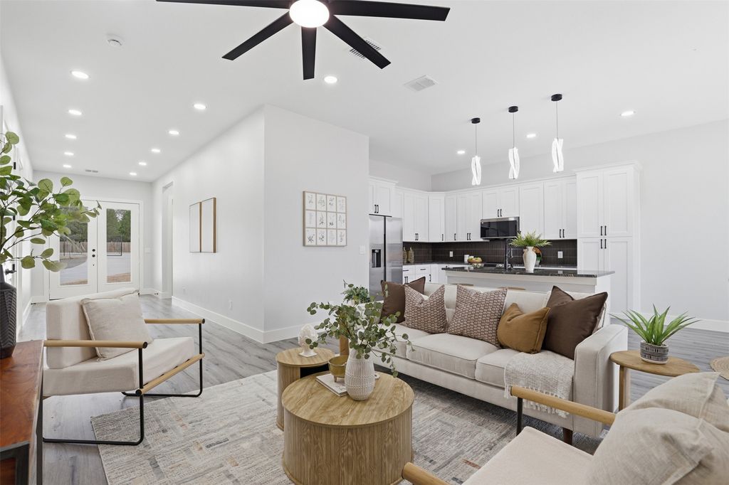 113 Los Robles Road, Elgin