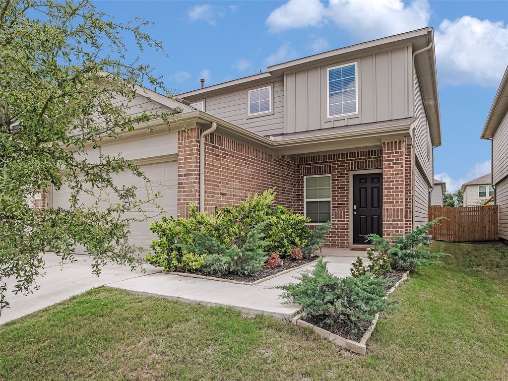 383 Sickle Loop, Kyle