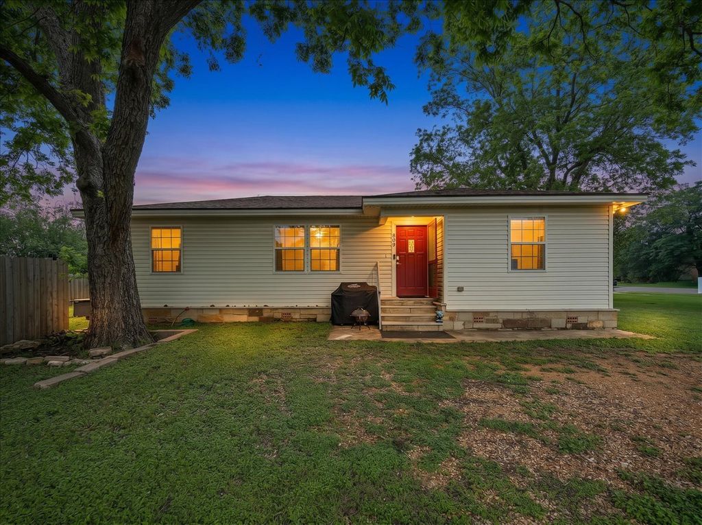 608 Washington Street, Smithville