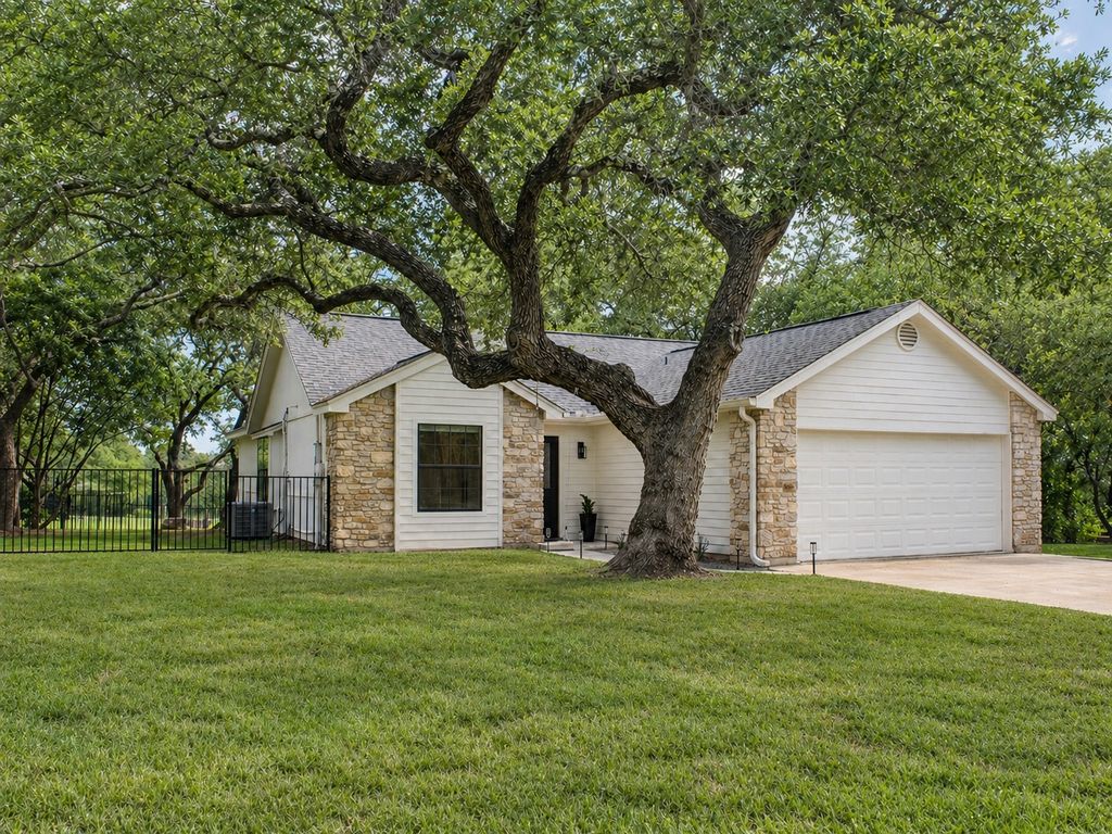 34 Pebblebrook Lane, Wimberley