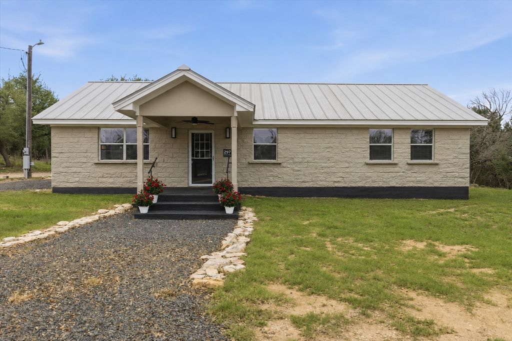 297 Robins Way, Wimberley