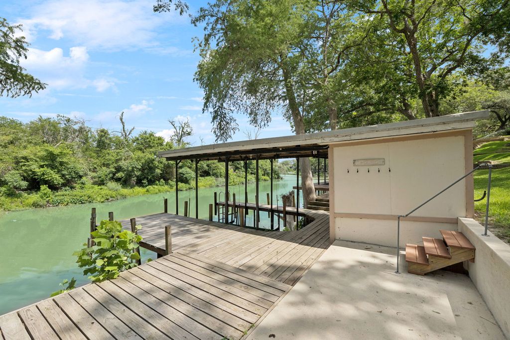 180 Wampum Way, Seguin