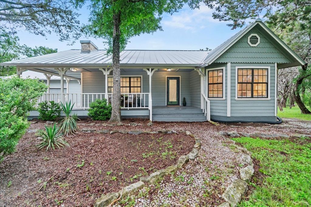 1401 Avenida Serena, Marble Falls