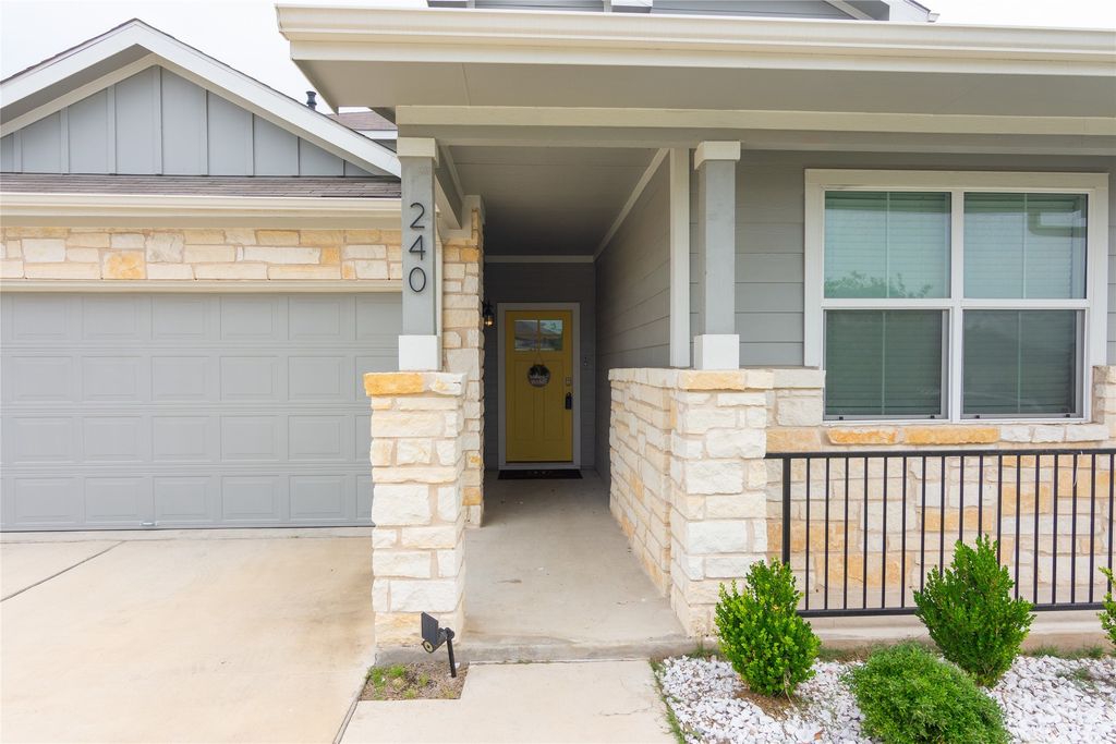 240 W Possum Kingdom Drive W, Kyle