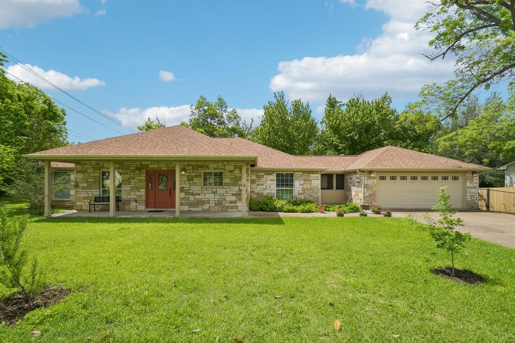 307 W 4th Street, Elgin