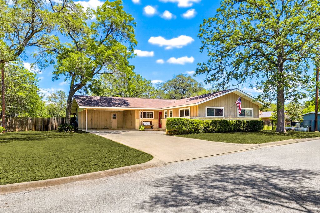 125 Glendale Street, Luling