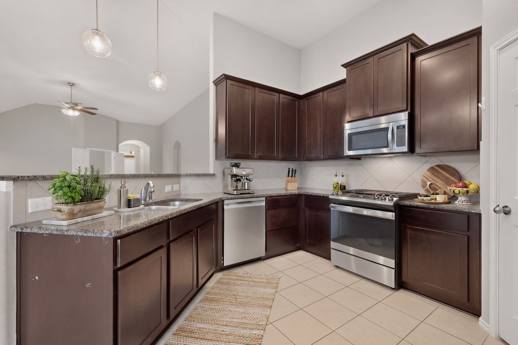 499 Eagle Brook Lane, Buda