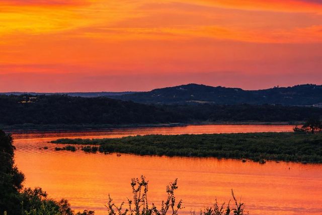 Lake Travis, 2785300, Residential, 26310 Countryside Dr, Spicewood, TX, Barton Creek Lakeside, , 78669