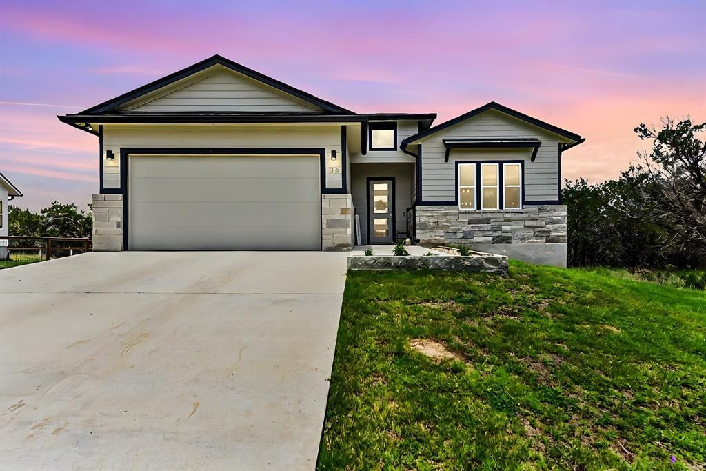 26 Quiet Meadow Circle, Wimberley