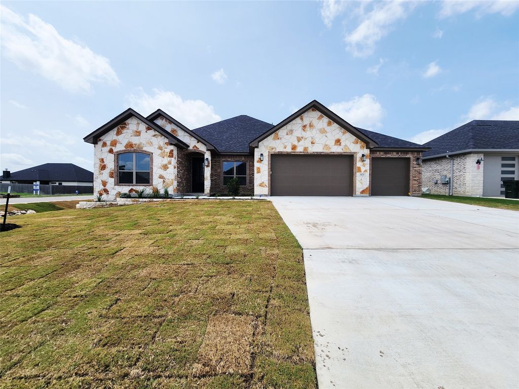 801 Golden Eagle Cove, Salado