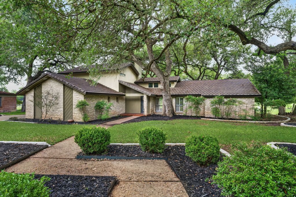 1301 Mill Creek Drive, Salado