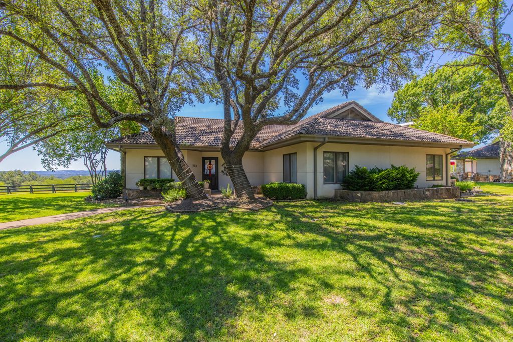 1703 Clubhouse Hill Drive, Spicewood