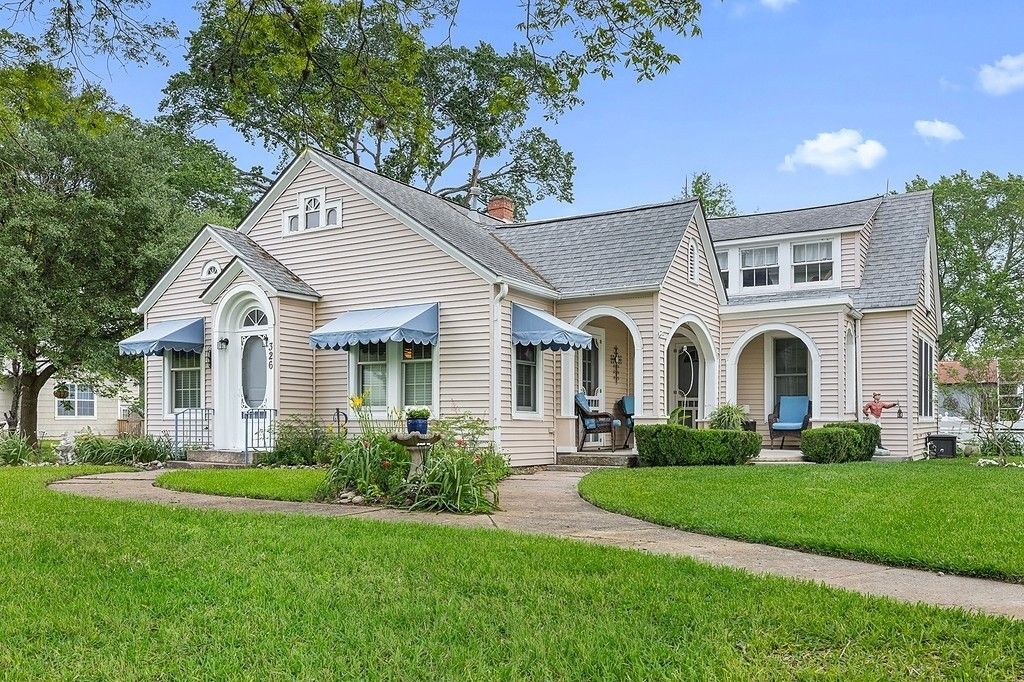 326 Centennial Street, Carmine