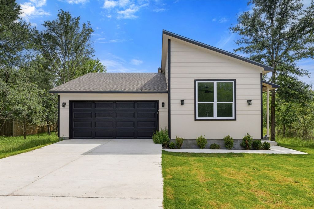 113 Mokulua Lane, Bastrop