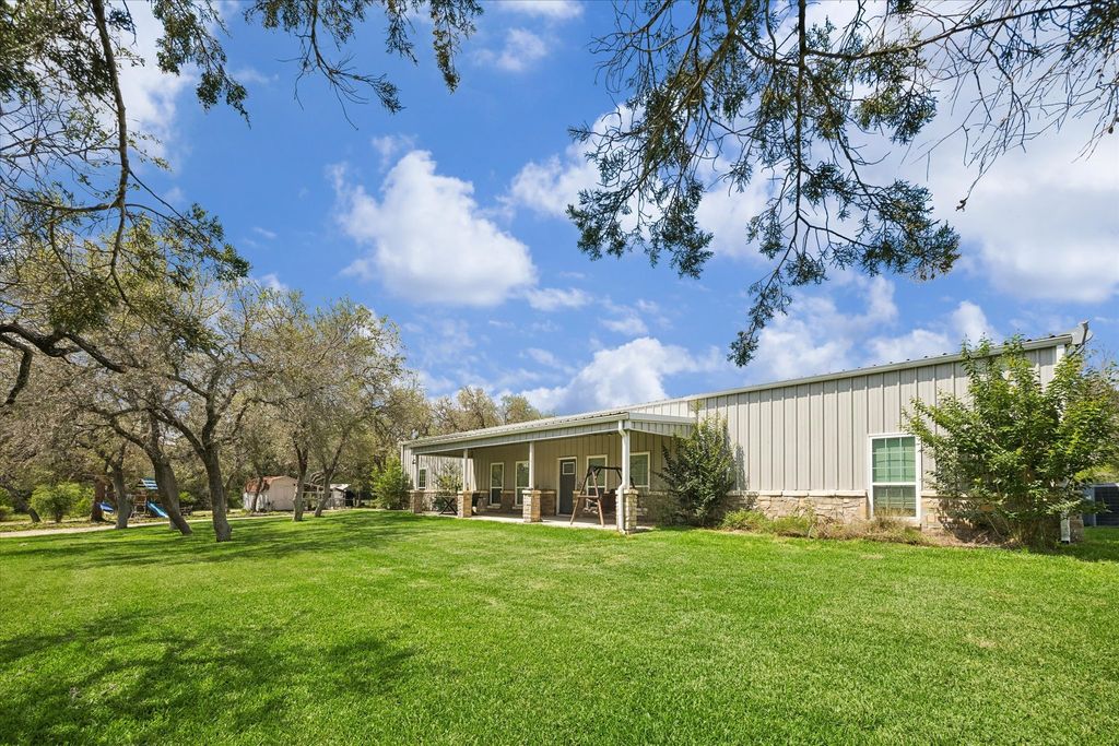 575 County Road 342, Hondo