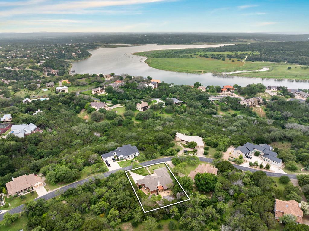 207 Cove Creek Drive, Spicewood