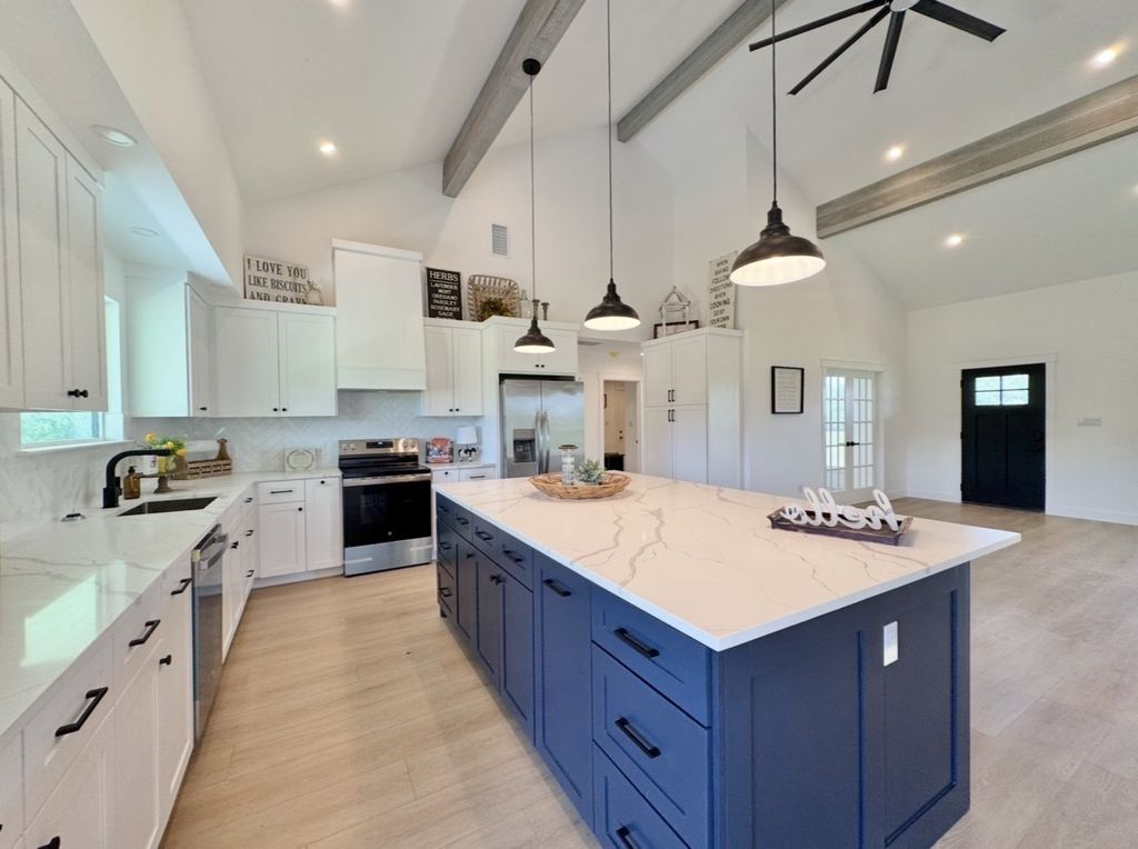 1294 Private Road 7037, Lexington