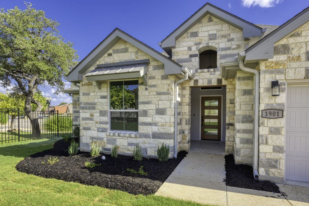 1901 N Chateau Lane Lane N, Kerrville