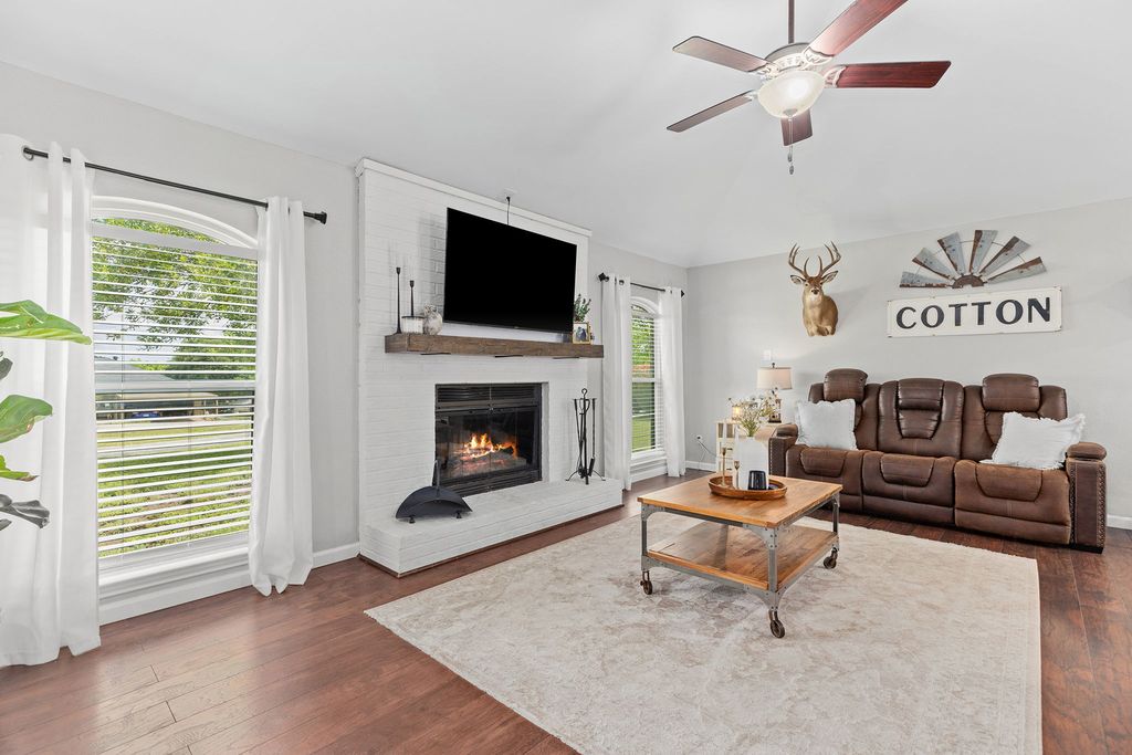 199 County Road 4933, Kempner