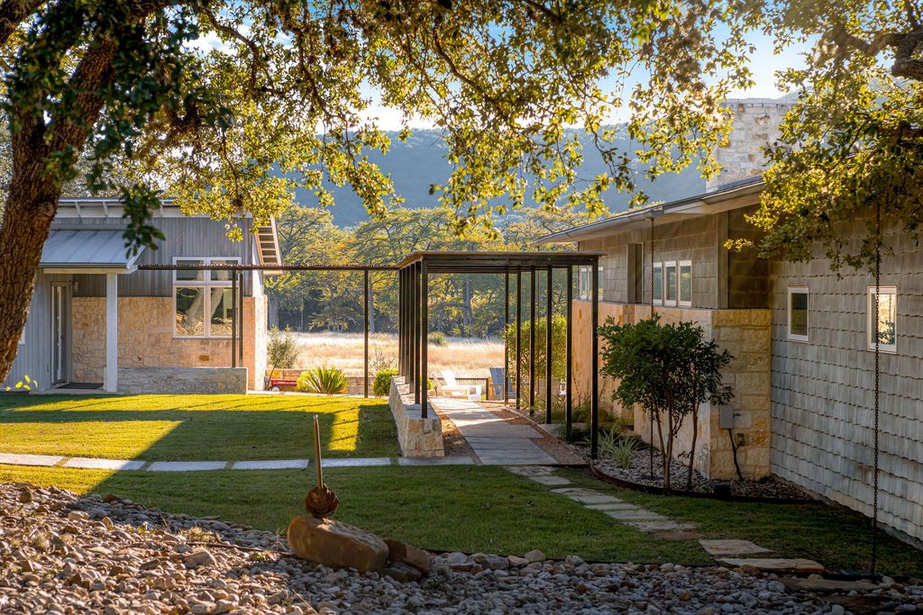 415 Frio Canon Trail, Leakey