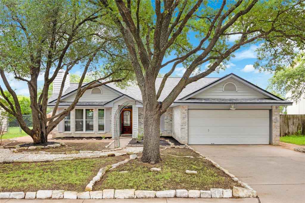2002 Brook Hollow, Cedar Park