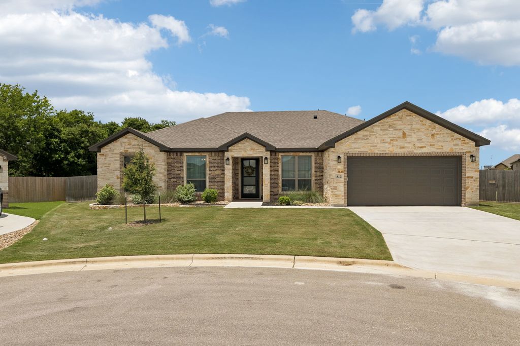 812 Eagle Claw Cove, Salado