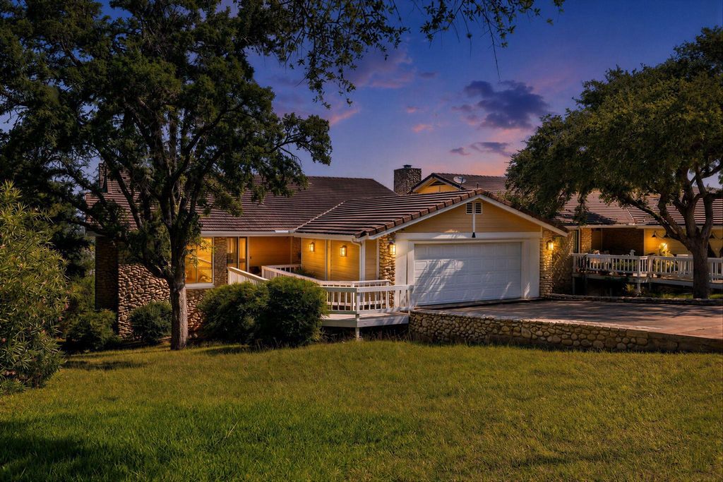 310 Dogie Drive A, Horseshoe Bay
