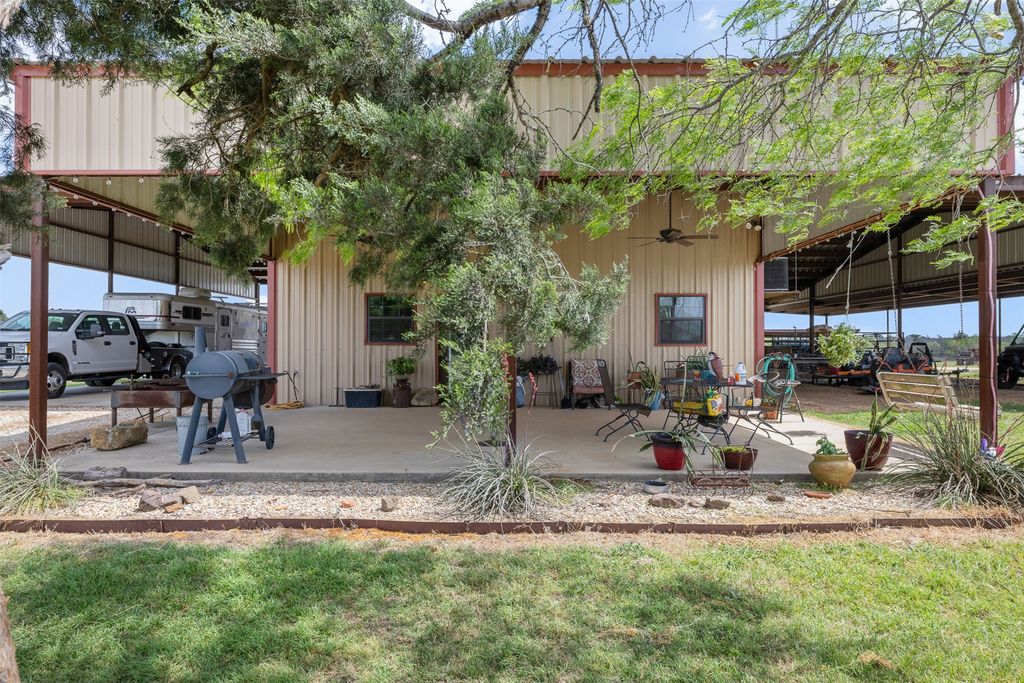 131 County Road 279, Kosse