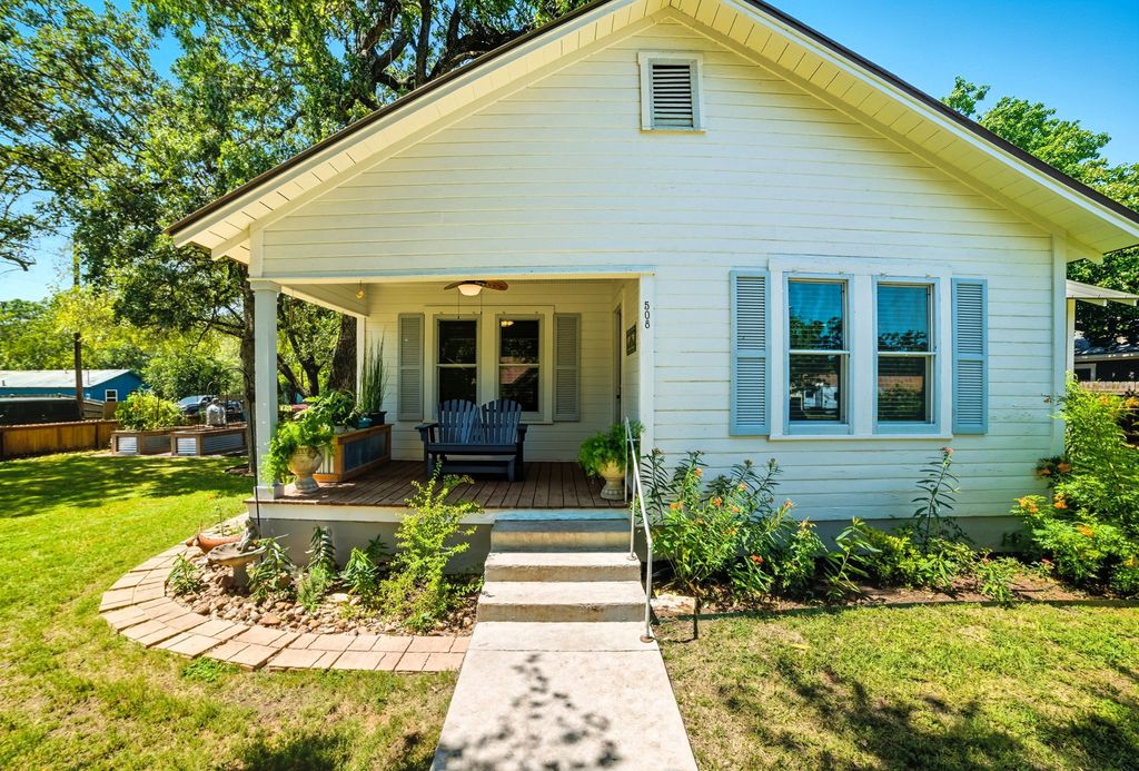 508 S Vandeveer Street, Burnet
