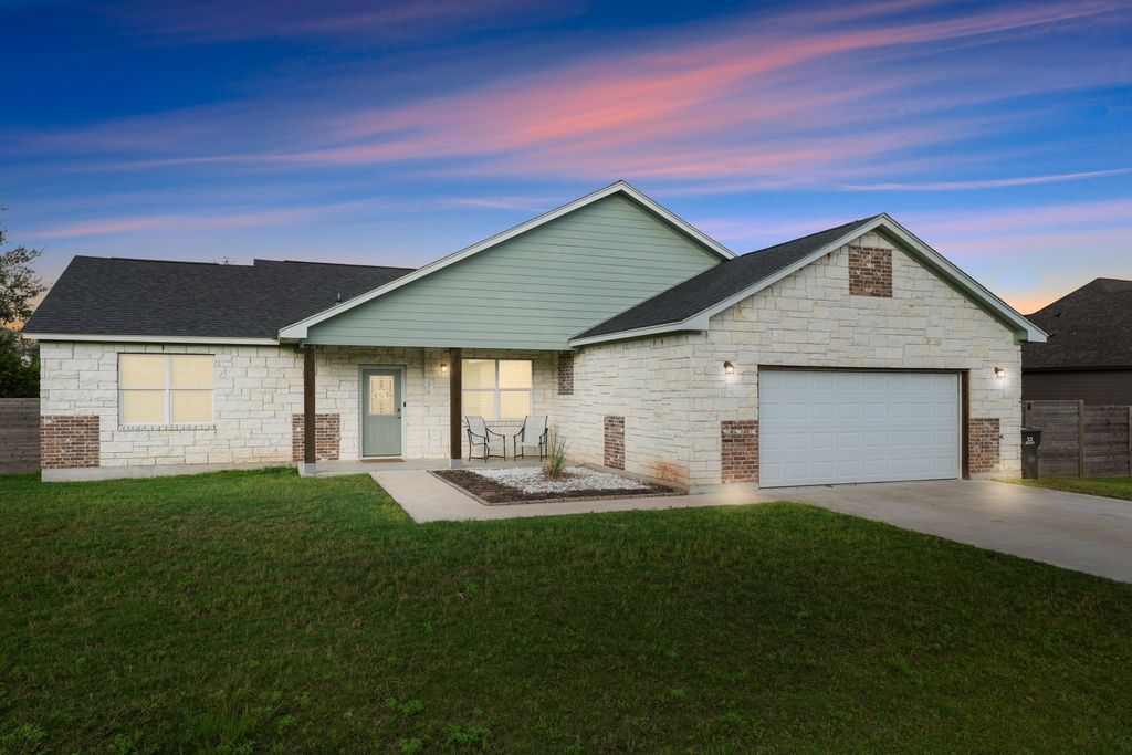 125 Naalehu Court, Bastrop