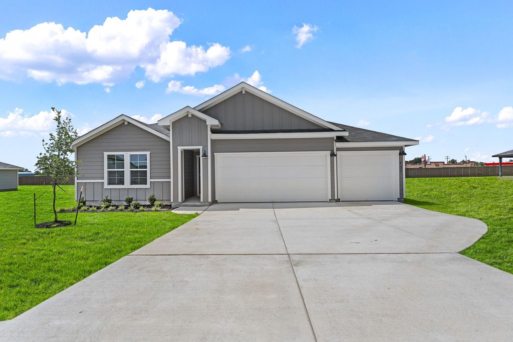 137 Union Pacific Drive, Cedar Creek