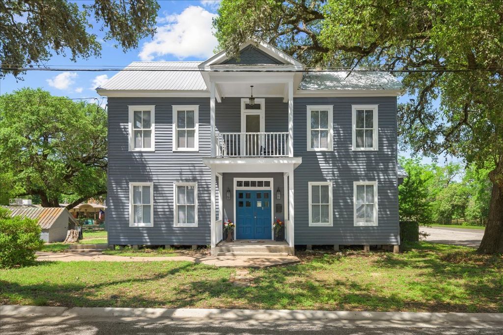 459 N Main Street, La Grange