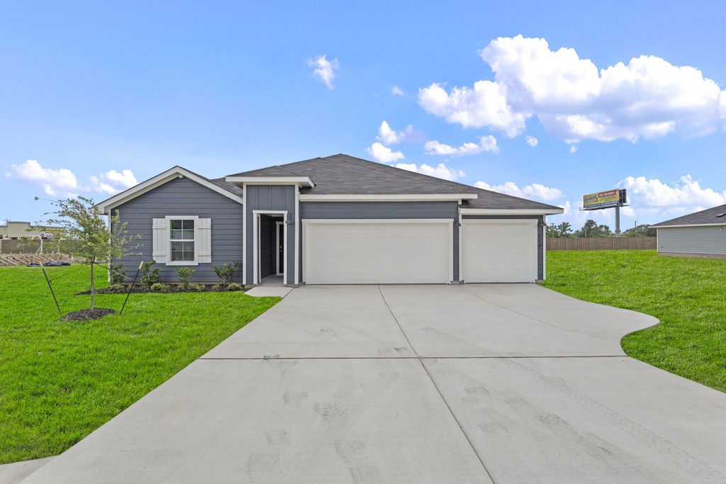 119 Union Pacific Drive, Cedar Creek