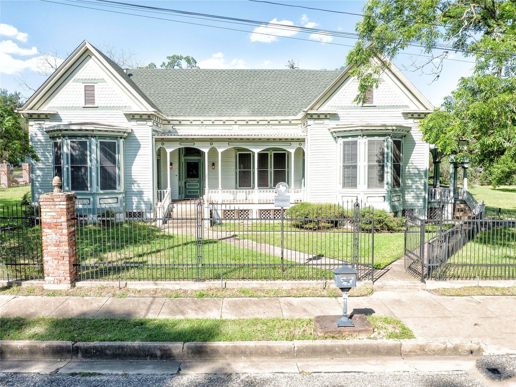 350 N Madison Street, La Grange