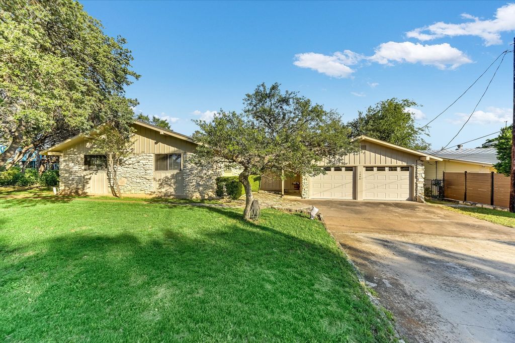 1984 Hilltop Drive, Wimberley