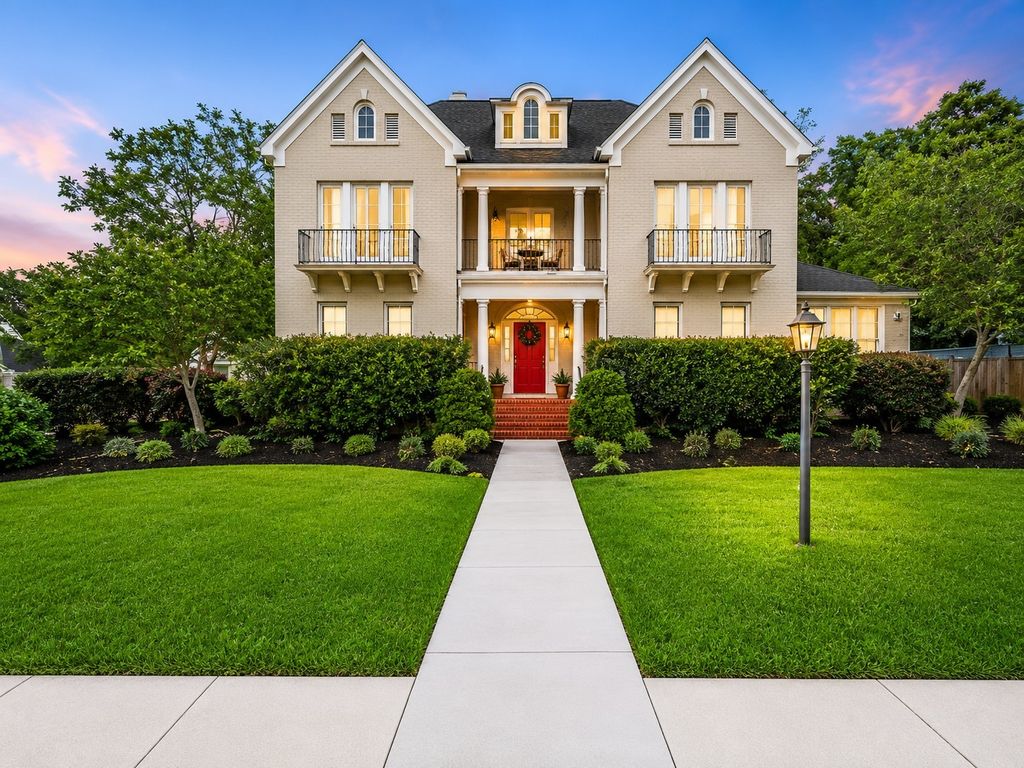 403 E Bowie Street, Luling
