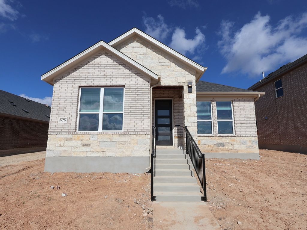 629 Clarissa Street, Buda