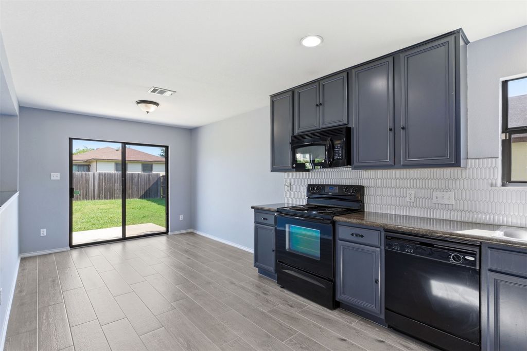 602 Yosemite Trail, Taylor