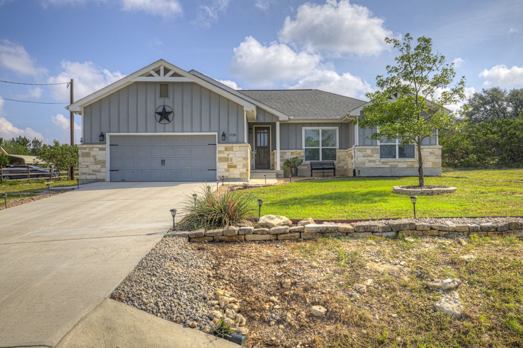 1720 Rocky Ridge Loop, Canyon Lake