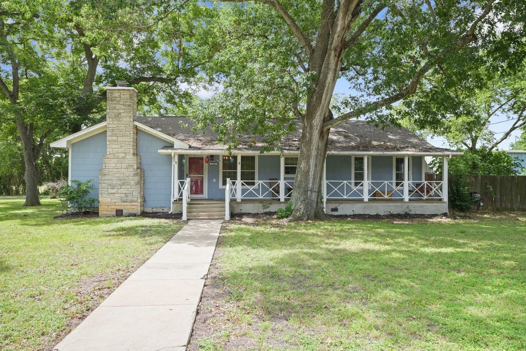 1320 W San Antonio Street, Lockhart
