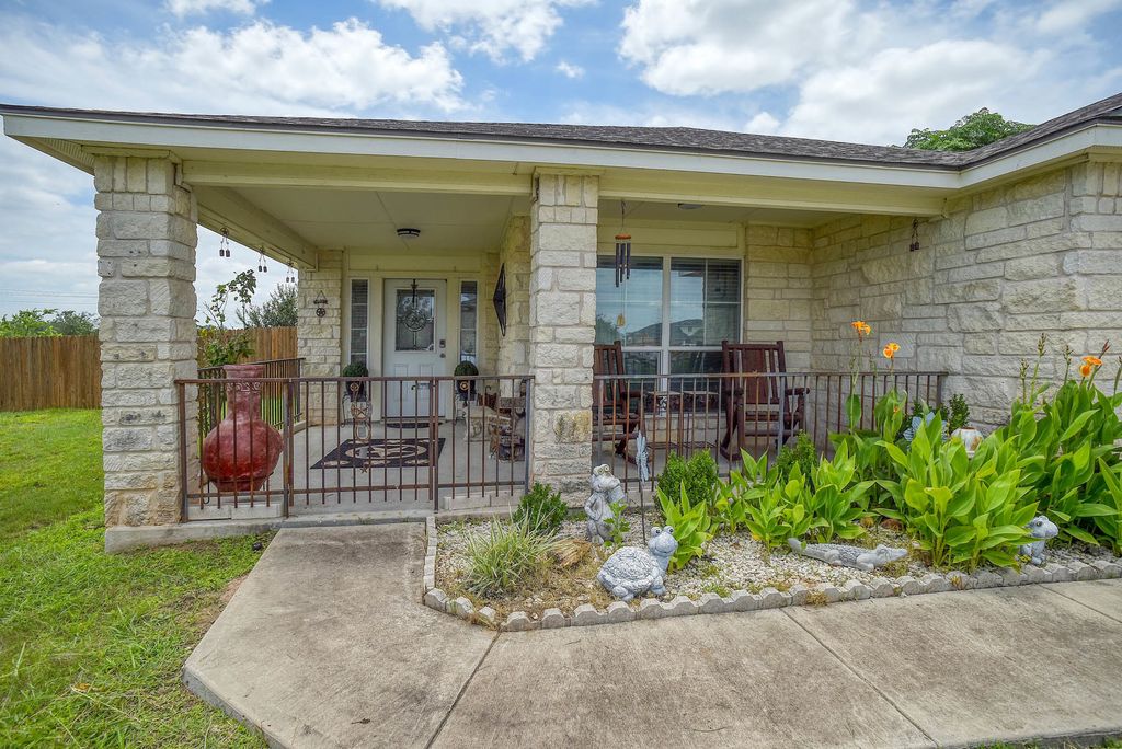 409 S. Hunting Lodge Lane, Bastrop