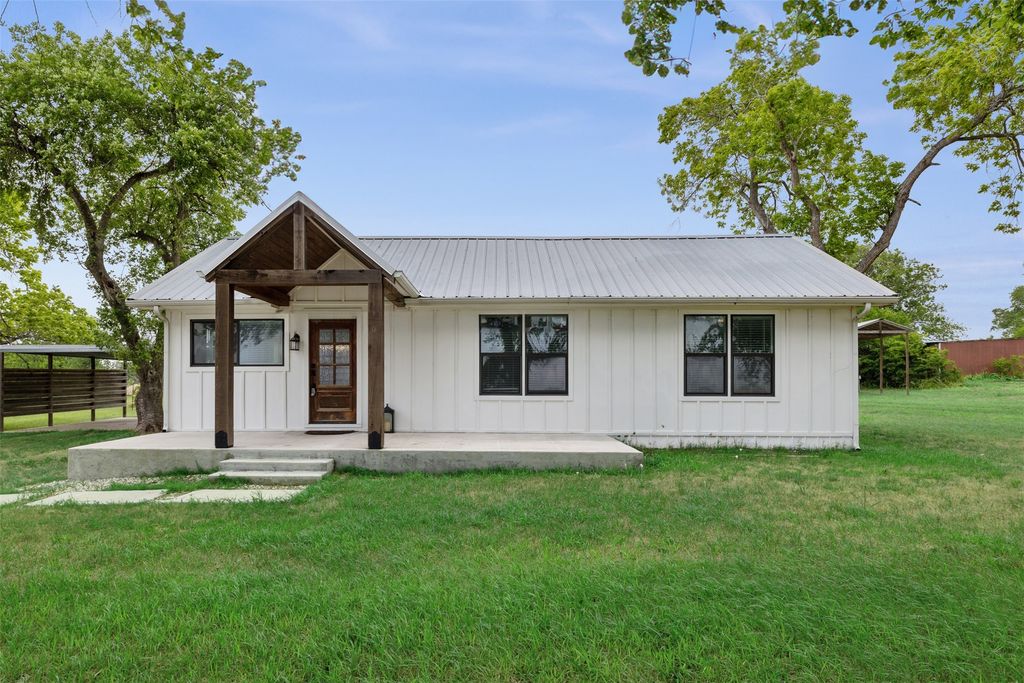 5530 Us Highway 90a W, Shiner