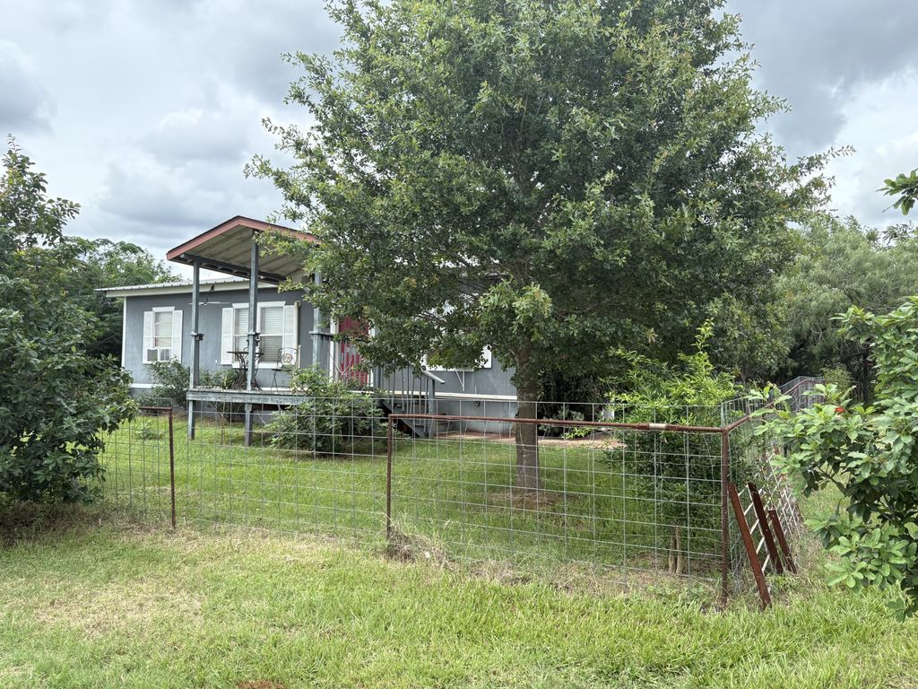 2990 S 304 Highway, Rosanky