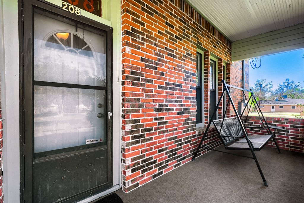 208 N Avenue B, Elgin