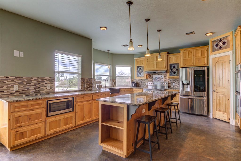 118 Saddle Court, Bastrop