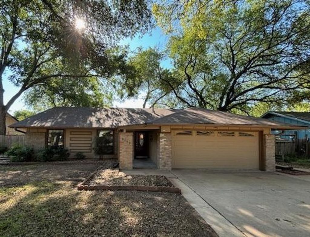 9207 Hunters Trace, Austin