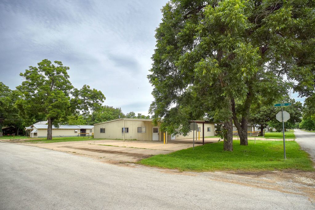 401 Wilkes Street, Smithville