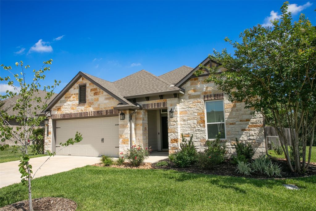 2010 Winepress Road, Brenham