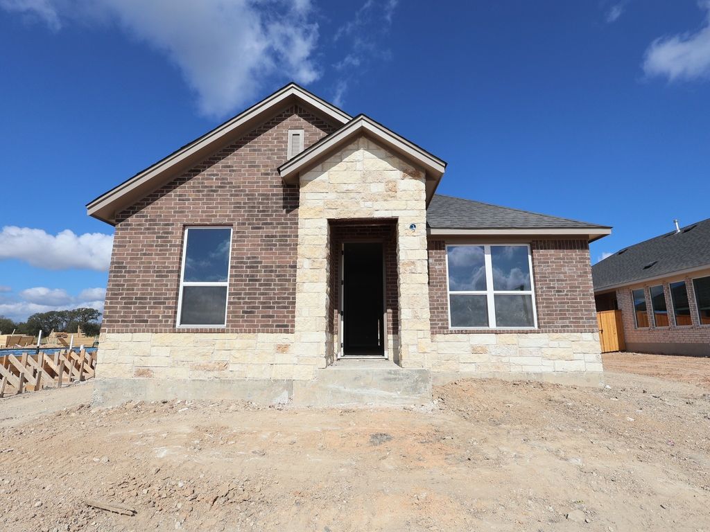 609 Clarissa Street, Buda