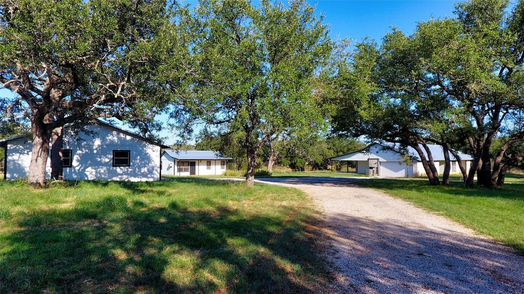 132 Offer Lane, Llano